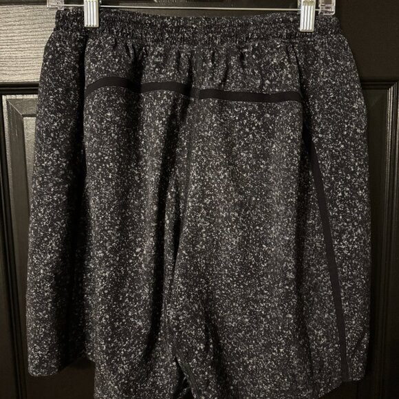 EUC Mens Lululemon Black Gray Merle Athleisure Shorts Long Large - Picture 3 of 3